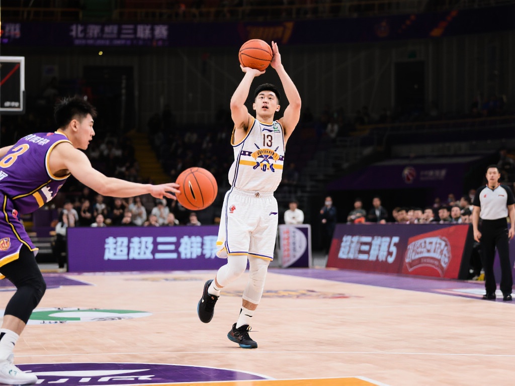 在比赛第三节，北控一度落后5分，对手狂攻