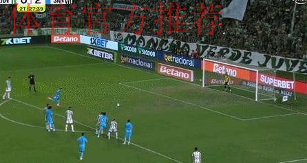 33岁内马尔狂飙:18分钟戴帽 逃离降级区!全队跪地庆祝 33岁内马尔狂飙:18分钟戴帽 逃离降级区!全队跪地庆祝